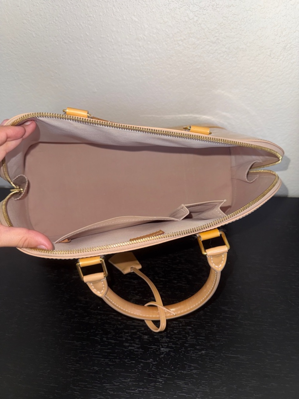 Louis Vuitton Vernis Alma GM Patent Leather bag in Beige - Picture 12 of 13